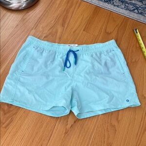 Vineyard Vines Women’s Performance Weekend/swim Shorts size L light green